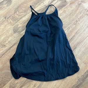 Lululemon woman’s tank top in black size 6 with built in bra